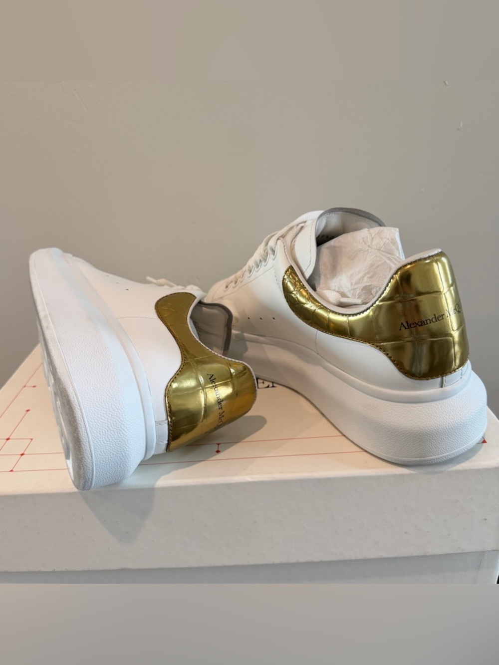 Alexander McQueen Women’s Oversized Sneakers White Gold Crocodile sz US 9.5 - Picture 6 of 16